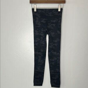 Womens Camouflage Leggings size M